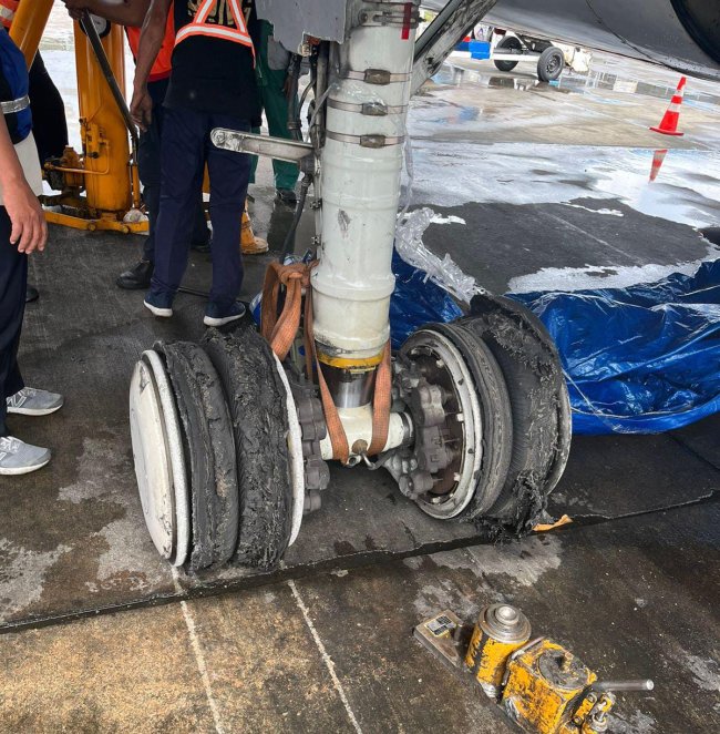Ban Pecah, Pesawat Cargo Trigana Air Gagal Take Off di Bandara  Sentani