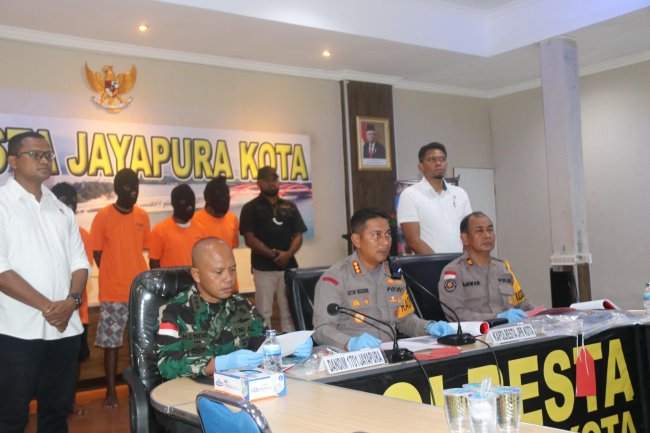 Diciduk Polisi, Ini Alasan Empat Pelaku Nekat Membakar Ruko dan Rumdis TNI di Waena Jayapura   