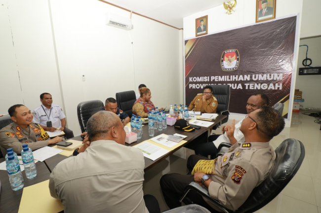 Pj Gubernur Kunjungi KPU Papua Tengah, Tinjau Persiapan Pemilu