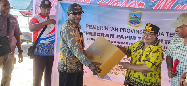 Pemprov Papua Tengah Bagikan 950 Lampu LSHE ke Delapan Kabupaten 