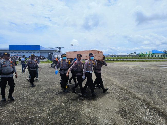 Berhasil Dievakuasi, Dua Jenazah Anggota Polri Korban KKB akan Dimakamkan di Nabire dan Jayapura