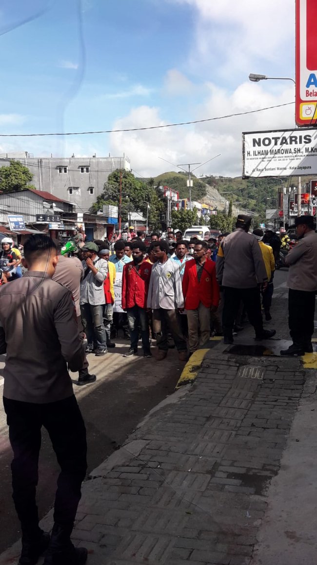 Demo Untuk Warga Sipil Yang Disiksa Dalam Drum, Pendemo Dibubarkan Dengan Tembakan Gas Air Mata