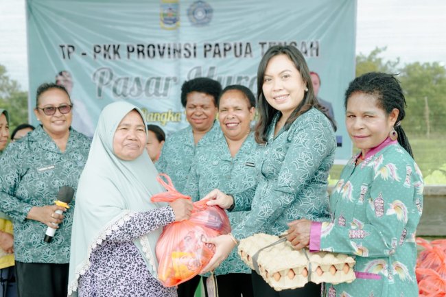 Jelang Idul Fitri, TP-PKK Papua Tengah Gelar Pasar Murah