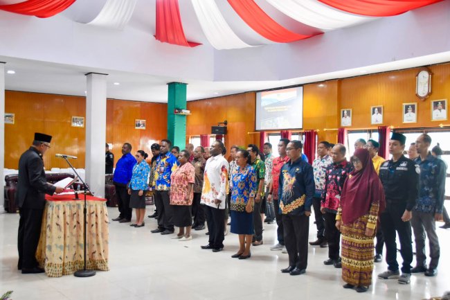 Kukuhkan Organisasi Keagamaan, Pj Bupati: Harus Berinovasi Angkat Nama Baik Puncak Jaya