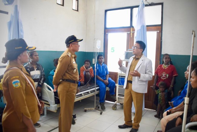 Pasca Ricuh, Pj Bupati Puncak Jaya Tinjau Pelayanan Kesehatan dan Pendidikan