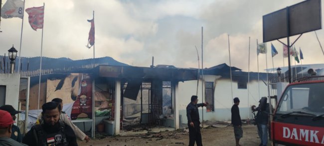 Kantor Sementara KPU Provinsi Papua Pegunungan Dibakar Massa dari Tolikara