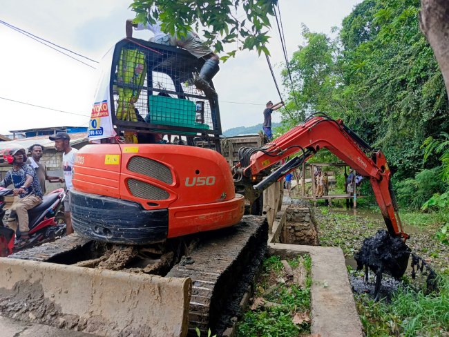 MARI-YO Peduli Kembali Keruk Saluran Drainase Perum Organda Jayapura