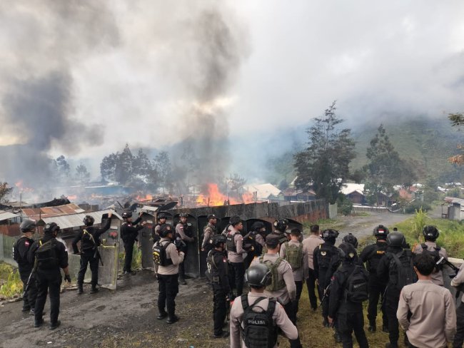 Saling Serang dan Puluhan Rumah Dibakar Saat Hari Pencoblosan di Puncak Jaya, Papua Tengah