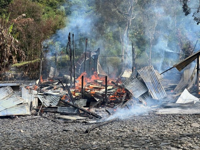 Tak Berpenghuni, Tapi Terbakar! Satgas Ops Damai Cartenz-2024 Lakukan Penyelidikan