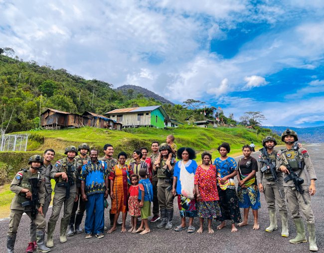 Satgas Ops Damai Cartenz Amankan Ibadah Minggu di Kiwirok