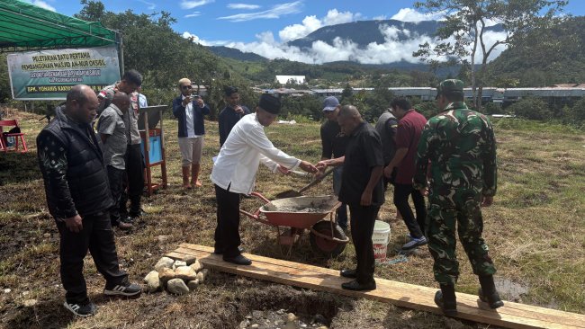 Satgas Operasi Damai Cartenz-2025 Hadiri Peletakan Batu Pertama Pembangunan Masjid di Oksibil