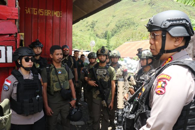 Gelar Asistensi, Ops Damai Cartenz-2025 Tinjau Kesiapan dan Beri Motivasi di Pos Satgas Tindak Kulirik Gelar Asistensi, Ops Damai Cartenz-2025 Tinjau Kesiapan dan Beri Motivasi di Pos Satgas Tindak Kulirik