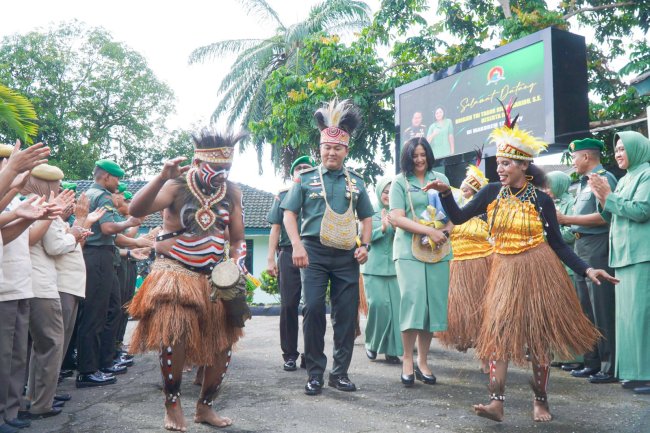 Brigjen TNI Tagor Rio Pasaribu Resmi jadi Keluarga Baru Korem 172/PWY Brigjen TNI Tagor Rio Pasaribu Resmi jadi Keluarga Baru Korem 172/PWY