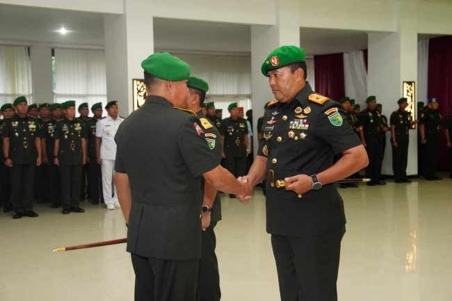 Pangdam Cenderawasih Pimpin Sertijab Danrem 172/PWY Pangdam Cenderawasih Pimpin Sertijab Danrem 172/PWY