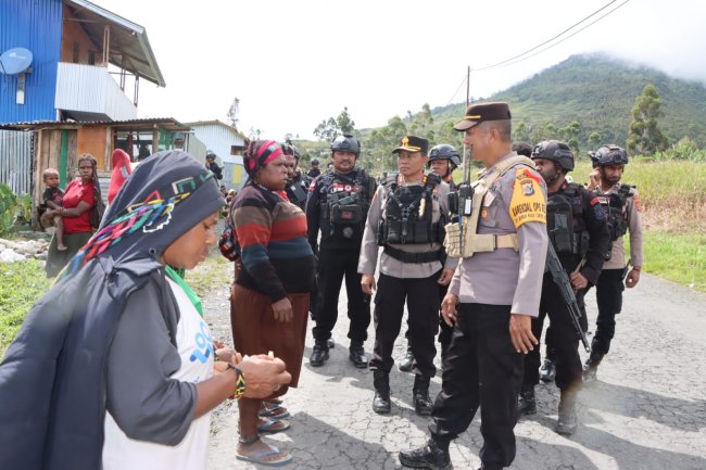 Jelang Sidang Putusan MK, Aparat Gabungan Intensifkan Patroli dan Razia Alat Perang di Puncak Jaya Jelang Sidang Putusan MK, Aparat Gabungan Intensifkan Patroli dan Razia Alat Perang di Puncak Jaya