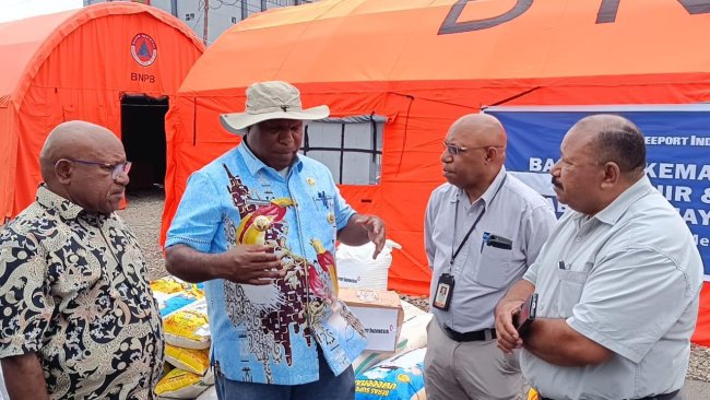 Freeport Serahkan Bantuan untuk Warga Terdampak Banjir dan Longsor di Jayawijaya Freeport Serahkan Bantuan untuk Warga Terdampak Banjir dan Longsor di Jayawijaya