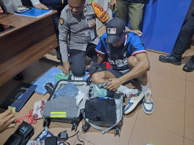 Bawa Ganja Oknum Karyawan PT. Freeport Indonesia Ditangkap di Bandara Sentani Bawa Ganja Oknum Karyawan PT. Freeport Indonesia Ditangkap di Bandara Sentani
