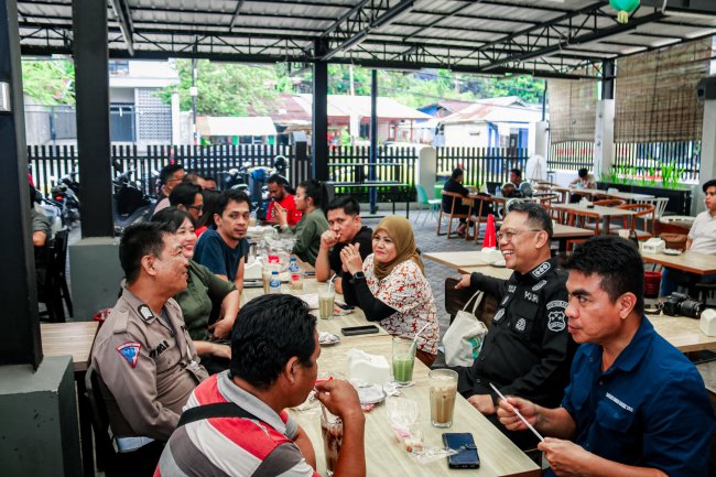 Perkuat Sinergi, Satgas Ops Damai Cartenz 2025 Gelar Silaturahmi dengan Wartawan Jayapura Perkuat Sinergi, Satgas Ops Damai Cartenz 2025 Gelar Silaturahmi dengan Wartawan Jayapura