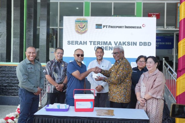Freeport Indonesia Serahkan Bantuan 6.000 Dosis Vaksin DBD kepada Pemkab Mimika Freeport Indonesia Serahkan Bantuan 6.000 Dosis Vaksin DBD kepada Pemkab Mimika