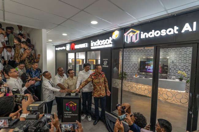 Momen Harkitnas, Indosat Ooredoo Hutchison Resmikan AI Experience Center di Jayapura Momen Harkitnas, Indosat Ooredoo Hutchison Resmikan AI Experience Center di Jayapura