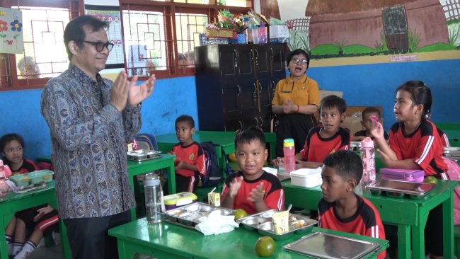 Wamen Komdigi Berikan Apresiasi Pelaksanaan MBG di Kota Jayapura Wamen Komdigi Berikan Apresiasi Pelaksanaan MBG di Kota Jayapura