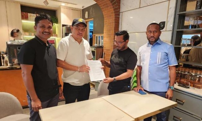 Liga 1 Berakhir, Yan Mandenas dan Jimmy Kapissa Sepakat Kembalikan PSBS ke Masyarakat Biak Numfor Liga 1 Berakhir, Yan Mandenas dan Jimmy Kapissa Sepakat Kembalikan PSBS ke Masyarakat Biak Numfor