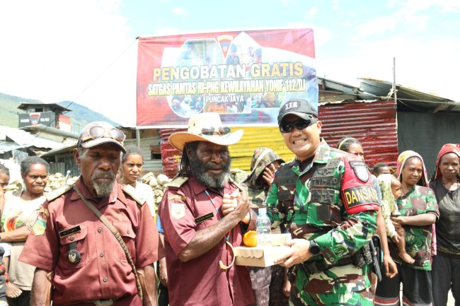 Wujud Kepedulian, TNI Gelar Pengobatan dan Bagikan Makanan Bergizi di Puncak Jaya Wujud Kepedulian, TNI Gelar Pengobatan dan Bagikan Makanan Bergizi di Puncak Jaya