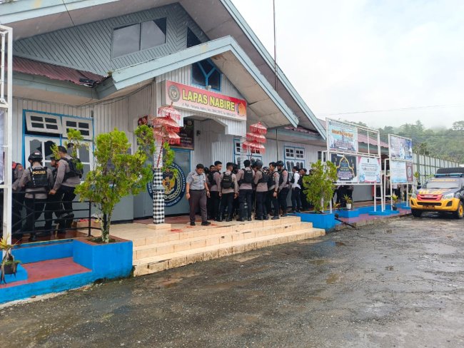 Satgas Ops Damai Cartenz Kerahkan Tim Gabungan Kejar Napi Yang Kabur, 11 Diantaranya KKB Satgas Ops Damai Cartenz Kerahkan Tim Gabungan Kejar Napi Yang Kabur, 11 Diantaranya KKB