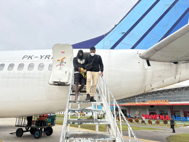 Satgas Ops Damai Cartenz 2025 serahkan tersangka Iyoktogi Telenggen ke Kejaksaan Negeri Jayawijaya Satgas Ops Damai Cartenz 2025 serahkan tersangka Iyoktogi Telenggen ke Kejaksaan Negeri Jayawijaya