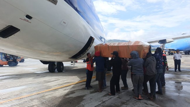 Korban Penembakan KKB di Jayawijaya Dipulangkan ke Jawa Barat, Kaops Damai Cartenz: Kami Terus Buru Pelakunya Korban Penembakan KKB di Jayawijaya Dipulangkan ke Jawa Barat, Kaops Damai Cartenz: Kami Terus Buru Pelakunya