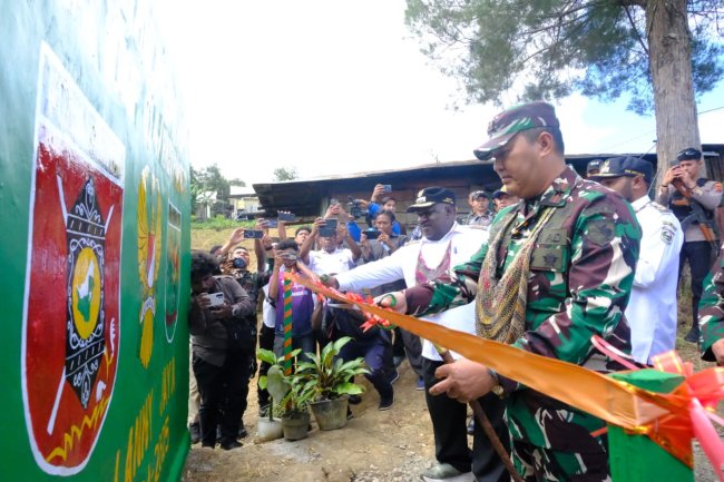 TNI Bangun Akses Air Bersih, PLTMH dan MCK di Lanny Jaya TNI Bangun Akses Air Bersih, PLTMH dan MCK di Lanny Jaya