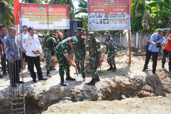 Danrem 172/PWY Letakkan Batu Pertama Pembangunan Asrama Panti Asuhan di Koya Timur Jayapura Danrem 172/PWY Letakkan Batu Pertama Pembangunan Asrama Panti Asuhan di Koya Timur Jayapura