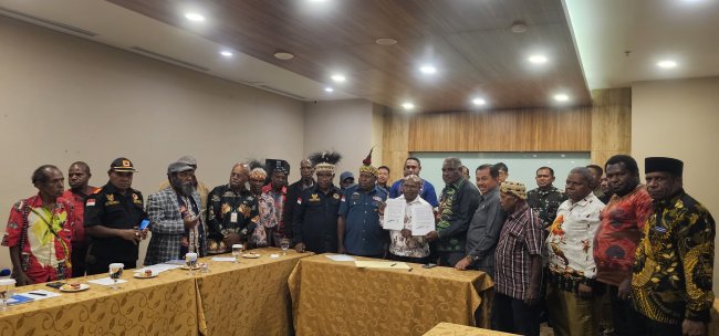 Potongan Video Viral di Media Sosial Wali Kota Jayapura Sampaikan Permintaan Maaf Potongan Video Viral di Media Sosial Wali Kota Jayapura Sampaikan Permintaan Maaf