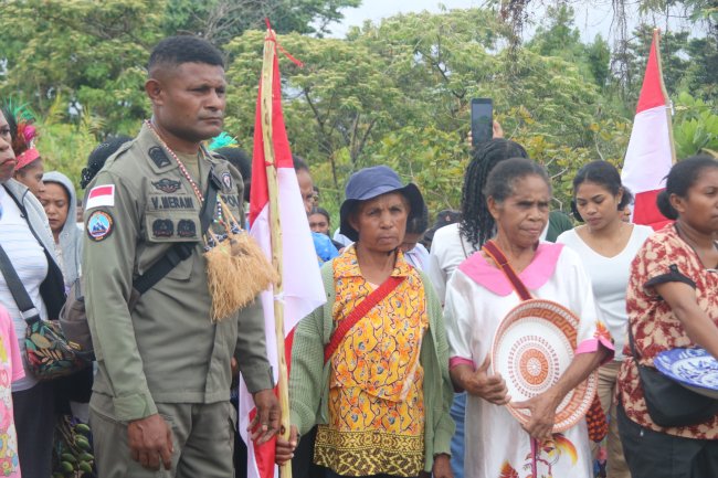 Satgas Damai Cartenz-2025 Hadir di Prosesi Adat Papua: Wujudkan Damai Lewat Budaya Satgas Damai Cartenz-2025 Hadir di Prosesi Adat Papua: Wujudkan Damai Lewat Budaya