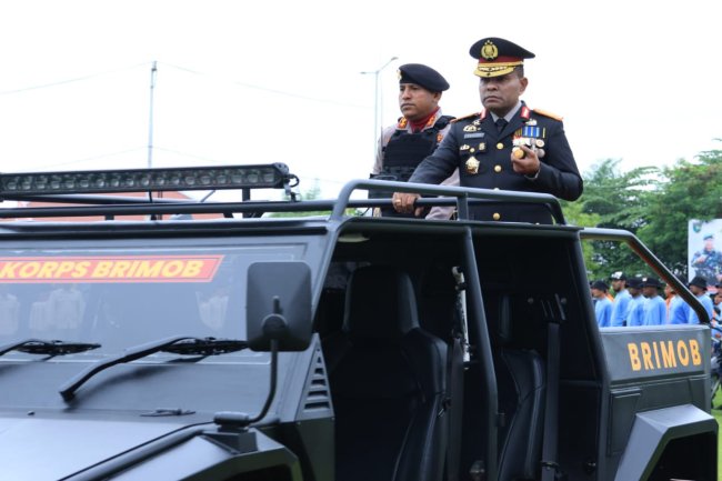 Pimpin Upacara Parade Hari Bhayangkara ke-79, Kapolda Papua Tegaskan Komitmen Polri untuk Masyarakat Pimpin Upacara Parade Hari Bhayangkara ke-79, Kapolda Papua Tegaskan Komitmen Polri untuk Masyarakat