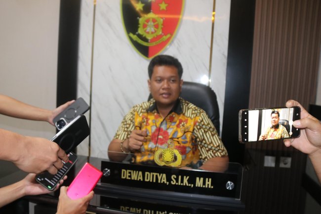 Terduga Pelaku Pembunuhan Seorang Guru dan juga Pemilik Usaha Laundry di Jayapura, Berhasil Ditangkap Terduga Pelaku Pembunuhan Seorang Guru dan juga Pemilik Usaha Laundry di Jayapura, Berhasil Ditangkap