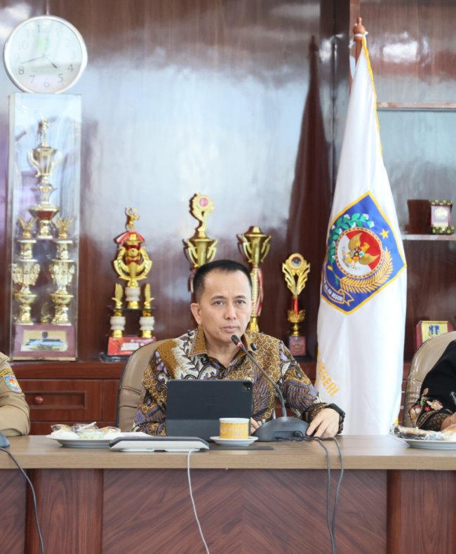 Pj Gubernur Papua Mengajak Tokoh Adat dan Pemuka Agama Serta Masyarakat Untuk Sukseskan PSU Pj Gubernur Papua Mengajak Tokoh Adat dan Pemuka Agama Serta Masyarakat Untuk Sukseskan PSU