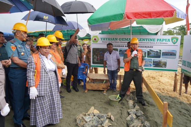 Pangdam Cenderawasih Letakkan Batu Pertama Pembangunan SMA Unggulan Taruna Cenderawasih di Jayapura Pangdam Cenderawasih Letakkan Batu Pertama Pembangunan SMA Unggulan Taruna Cenderawasih di Jayapura