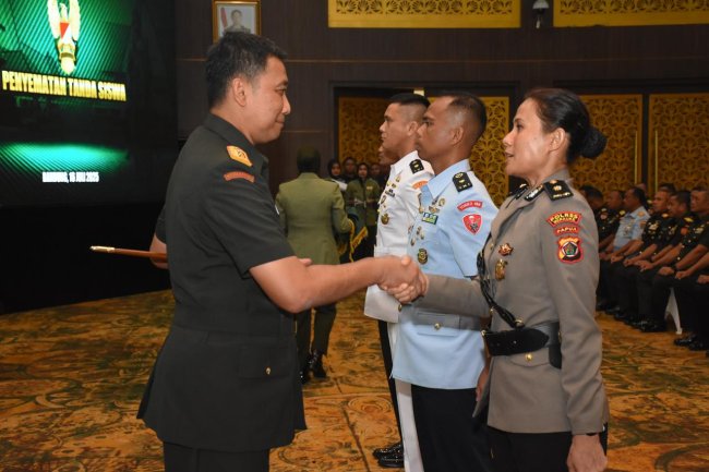 Kompol Dian Novita, Polwan Pertama Ikut Pendidikan Reguler Sesko AD Kompol Dian Novita, Polwan Pertama Ikut Pendidikan Reguler Sesko AD