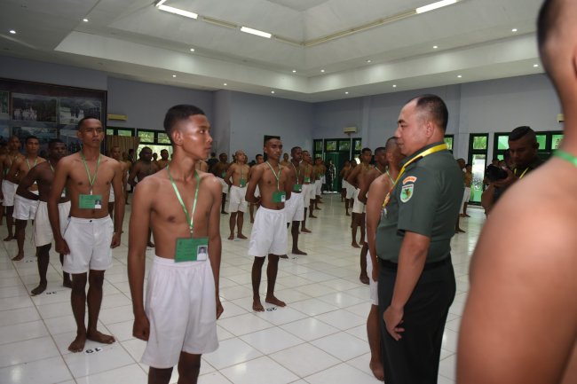 Pangdam Cenderawasih Pimpin Sidang Pantukhir 837 Calon Tamtama PK TNI AD 2025 Pangdam Cenderawasih Pimpin Sidang Pantukhir 837 Calon Tamtama PK TNI AD 2025