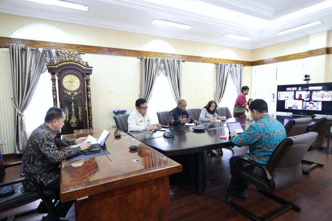 Pj Gubernur Papua Hadiri Zoom Meeting Rakor Sosialisasi Pembangunan Satuan Pelayanan Pemenuhan Gizi