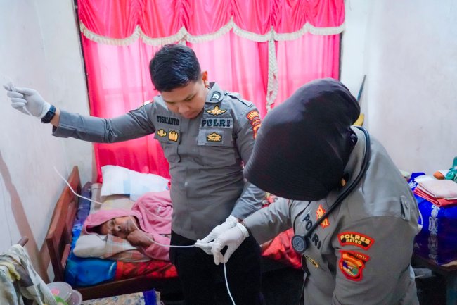 Sentuhan Kemanusiaan, Satgas Damai Cartenz Beri Pengobatan Gratis di Sarmi Sentuhan Kemanusiaan, Satgas Damai Cartenz Beri Pengobatan Gratis di Sarmi