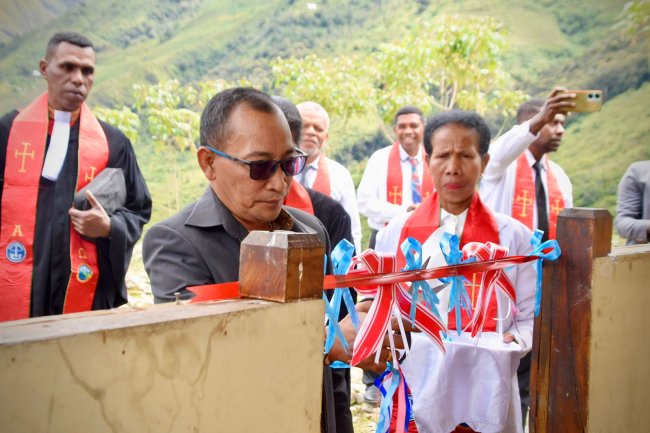 Plh Sekda Puncak Jaya Resmikan Rumah Pastori GKI Filadelfia Ilu, Sah jadi Gereja Mandiri