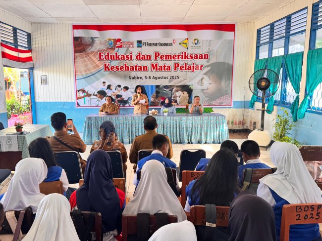 1.043 Pelajar SMP di Nabire Periksa Mata Gratis 1.043 Pelajar SMP di Nabire Periksa Mata Gratis