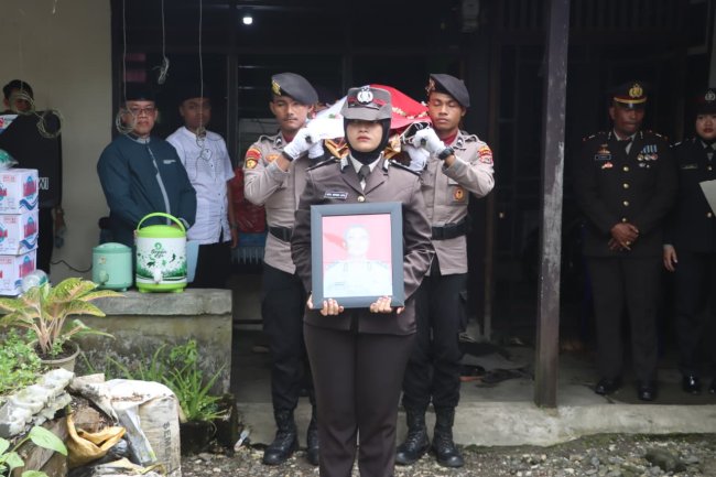 Perwira Polres Yapen Gugur Saat Menjalankan Tugas Pengamanan PSU Papua Perwira Polres Yapen Gugur Saat Menjalankan Tugas Pengamanan PSU Papua