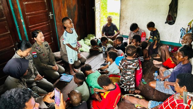 Kolaborasi Satgas Ops Damai Cartenz dan Polres Nduga Gelar Kegiatan Belajar untuk Anak-Anak di Pedalaman Nduga Kolaborasi Satgas Ops Damai Cartenz dan Polres Nduga Gelar Kegiatan Belajar untuk Anak-Anak di Pedalaman Nduga