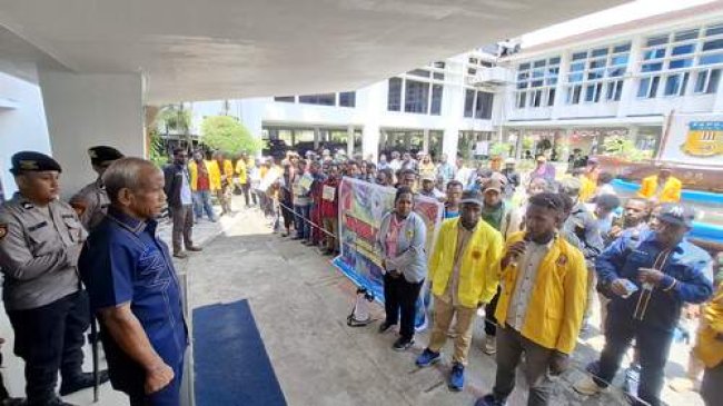 Mahasiswa dan Pelajar Minta Kekerasan dan Operasi Militer di Wilayah Puncak Jaya Dihentikan Mahasiswa dan Pelajar Minta Kekerasan dan Operasi Militer di Wilayah Puncak Jaya Dihentikan