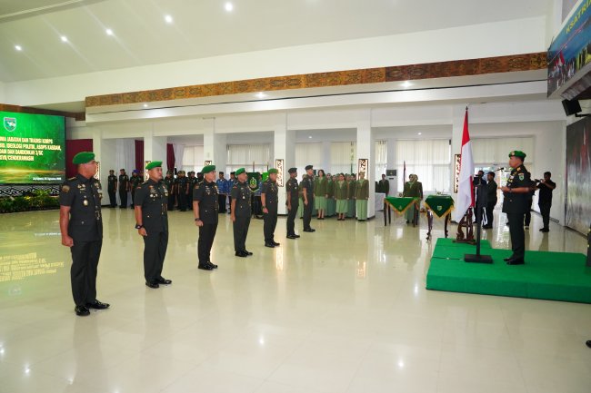 Ini Lima Pejabat Kodam XVII/Cenderawasih yang Diserahterimakan Jabatannya Ini Lima Pejabat Kodam XVII/Cenderawasih yang Diserahterimakan Jabatannya