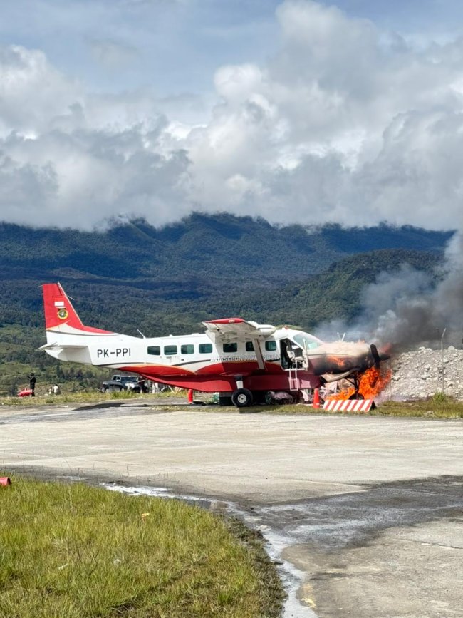 Pesawat Amole Air Milik Pemda Puncak Terbakar di Bandara Ilaga, Tidak ada Korban Jiwa Pesawat Amole Air Milik Pemda Puncak Terbakar di Bandara Ilaga, Tidak ada Korban Jiwa