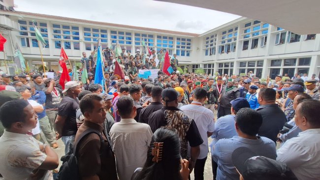 Demo Damai Mahasiswa Cipayung Plus di DPRP dan Mapolda Papua, Minta Evaluasi Menyeluruh Penanganan Aksi Unras Demo Damai Mahasiswa Cipayung Plus di DPRP dan Mapolda Papua, Minta Evaluasi Menyeluruh Penanganan Aksi Unras